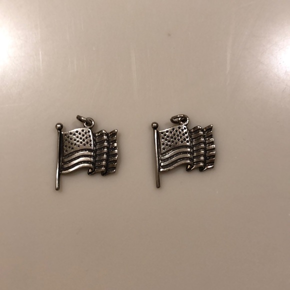 Lot of 10 sterling silver charms. - Picture 4 of 7